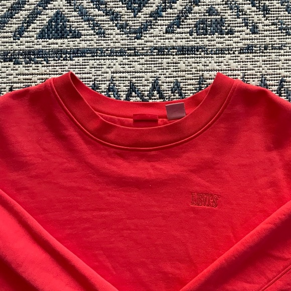 Levi’s Baggy Crewneck in Rose Red❤️‍🔥 - Picture 2 of 8